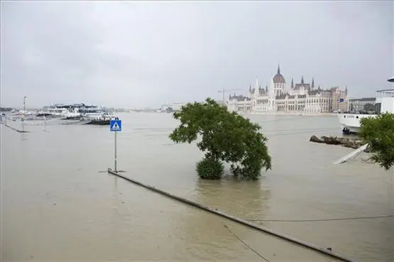 Hochwasser in Ungarn: es kommt langsam, aber es kommt