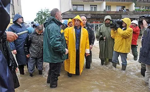 Nationaler Gummistiefelwettbewerb Presseschau zum Hochwasser in Ungarn