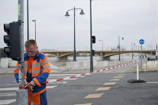 Hochwasser in Ungarn: es kommt langsam, aber es kommt