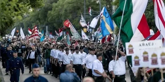 Naziaufmarsch und amtlicher Revisionismus zum "Trianon-Gedenktag" in Ungarn