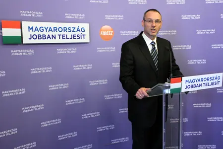 Regierungspartei von Ungarn stempelt Oppositionsführer zum Off-Shore-Ritter