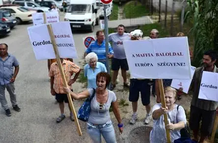 Im Eiltempo durch Orbanistan: Bajnai traute sich in Orbáns Heimatort nicht aus dem Auto