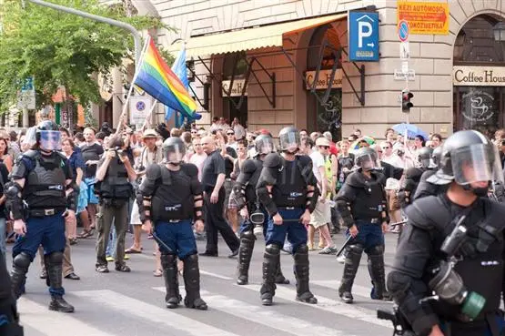 19 Botschafter und Google unterstützen Gay Pride Parade in Ungarn