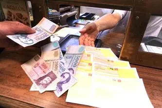 Finanzaufsicht und Politik wollen gegen explosionsartig steigende Bankgebühren in Ungarn vorgehen