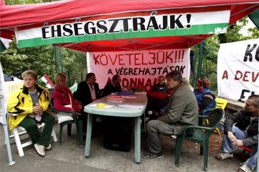 Schuldneraktivisten in Ungarn treten in Kurz-Hungerstreik, Politik und Banken feilschen weiter um Kosten eines kommenden Forex-Zwangsumtausches