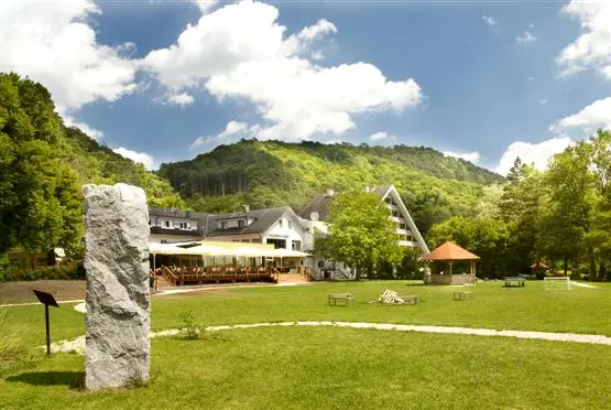G`schichten aus dem Wienerwald - Kaiserlicher Totenkult, Neu-Museales und tenoraler Genießer