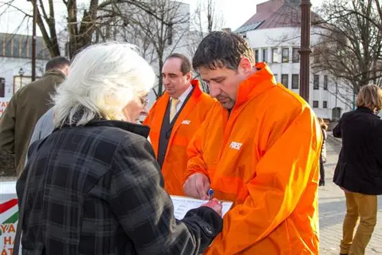 Unterschriftenaktion: Regierungspartei in Ungarn bezahlte "Aktivisten" im Akkord