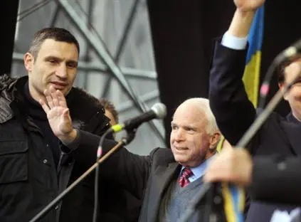Ungarische NSA-Abhöropfer sind "Staatsgeheimnis" - US-Senator McCain in Budapest
