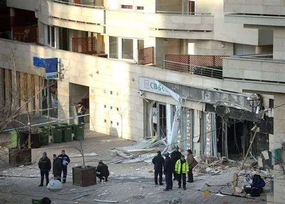 Das Bombenattentat gegen eine Bankfiliale in Ungarn wirft Fragen auf