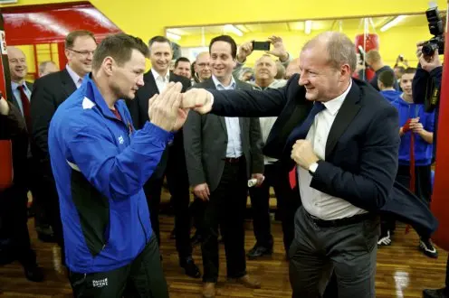 Kräftig ausgeteilt: Ungarische Regierung schenkt Ex-Weltmeister Erdei eine Boxschule