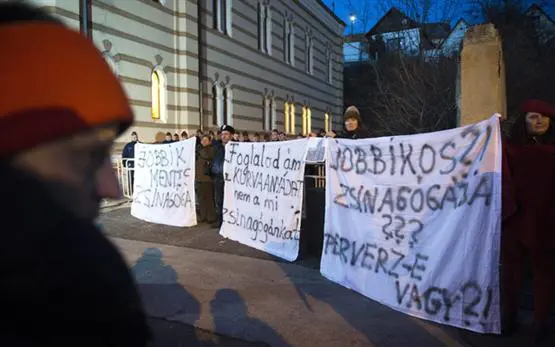 Nazis in Ungarn halten "Bürgerversammlung" in ehemaliger Synagoge ab