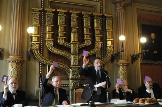 Partielle Holocaustleugnung; Gedenkstreit in Ungarn: Orbán stößt das jüdische Ungarn wieder vor den Kopf