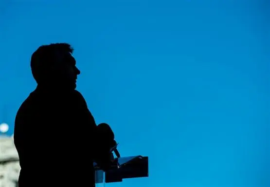 Audienz im Häuptlingszelt: Orbáns erster Arbeitstag - Glosse