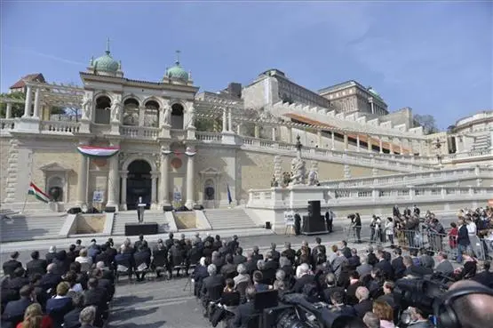 Orbán wird Ungarn bald von der Budapester Burg aus regieren