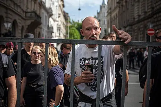 Nachspiel zur Budapest Pride: Prügelnde Ordner, Nazis setzen Kopfgeld aus, Regierungspartei: politische Provokation des "Unnatürlichen"