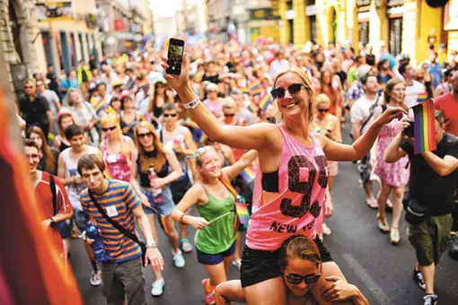 Nachspiel zur Budapest Pride: Prügelnde Ordner, Nazis setzen Kopfgeld aus, Regierungspartei: politische Provokation des "Unnatürlichen"