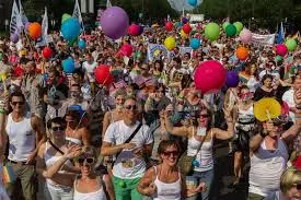 Nachspiel zur Budapest Pride: Prügelnde Ordner, Nazis setzen Kopfgeld aus, Regierungspartei: politische Provokation des "Unnatürlichen"