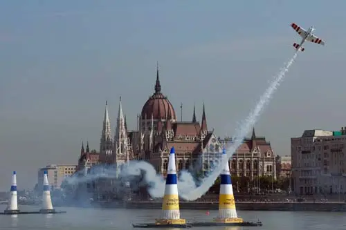 Regierung zahlt 6 Millionen Euro für ein paar Stunden Red Bull Air Race in Budapest