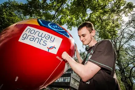 Präzedenz: Ungarische Regierung lässt NGO verklagen, um Kontrolle über Geld aus Norwegen zu erlangen