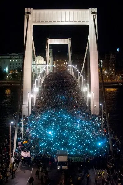 Proteste gegen Orbán: Das europäische Ungarn meldet sich zurück