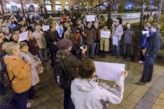 Montagsdemos gegen Korruption und Amtsmissbrauch in Ungarn und im Ausland