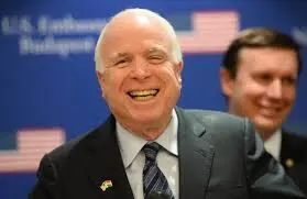 (B)ring the Bell: Für den Republikaner-Senator McCain ist Orbán ein "neofaschistischer Diktator"