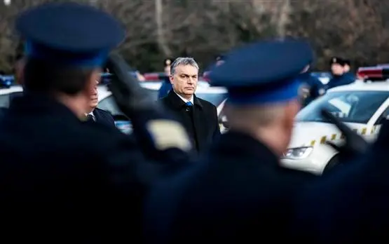 Ein Ermächtigungsgesetz als Neujahrsgruß: Orbáns Ungarn erklärt inneren und äußeren "Feinden" den Krieg