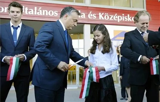 Masterplan Volksverdummung? Studie entlarvt Orbáns "Bildungsreform für Ungarn" als ideologisches Gaunerstück