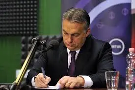 Orbán als Retter von Bürgern und Banken in Ungarn: Forintkurssturz nach Frankenfreigabe zerschellt am Fidesz-Schutzschirm