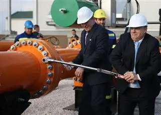 Mit "Volldampf" in das Energiemonopol: Regierung in Ungarn macht Weg für exklusive Lieferkette frei