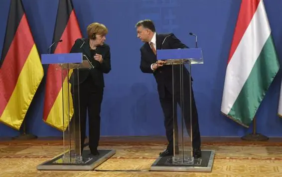Durchgemerkelt: Die deutsche Kanzlerin lässt Ungarn mit Orbán allein