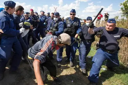 48polizistschlaegtfluechtling (Andere)