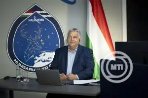 Orban Spricht mit Tibor Kapor auf der ISS