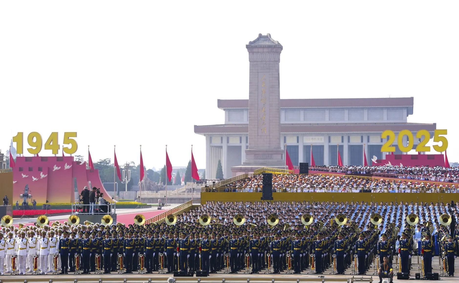 Aufstellung der Paradegruppen während der chinesischen Siegesparade 2025. Fotoquelle: Wikipedia