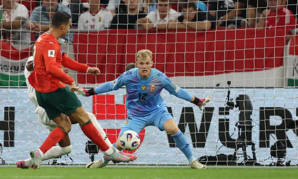 Ronaldo netzt zum 2:2 nach Elfmeter ins linke Eck. Photo: MLSZ.hu