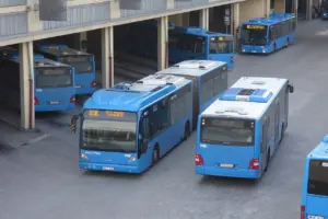Foto: BKV-Busse am Busbahnhof Kőbánya-Kispest. Quelle: Wikipedia