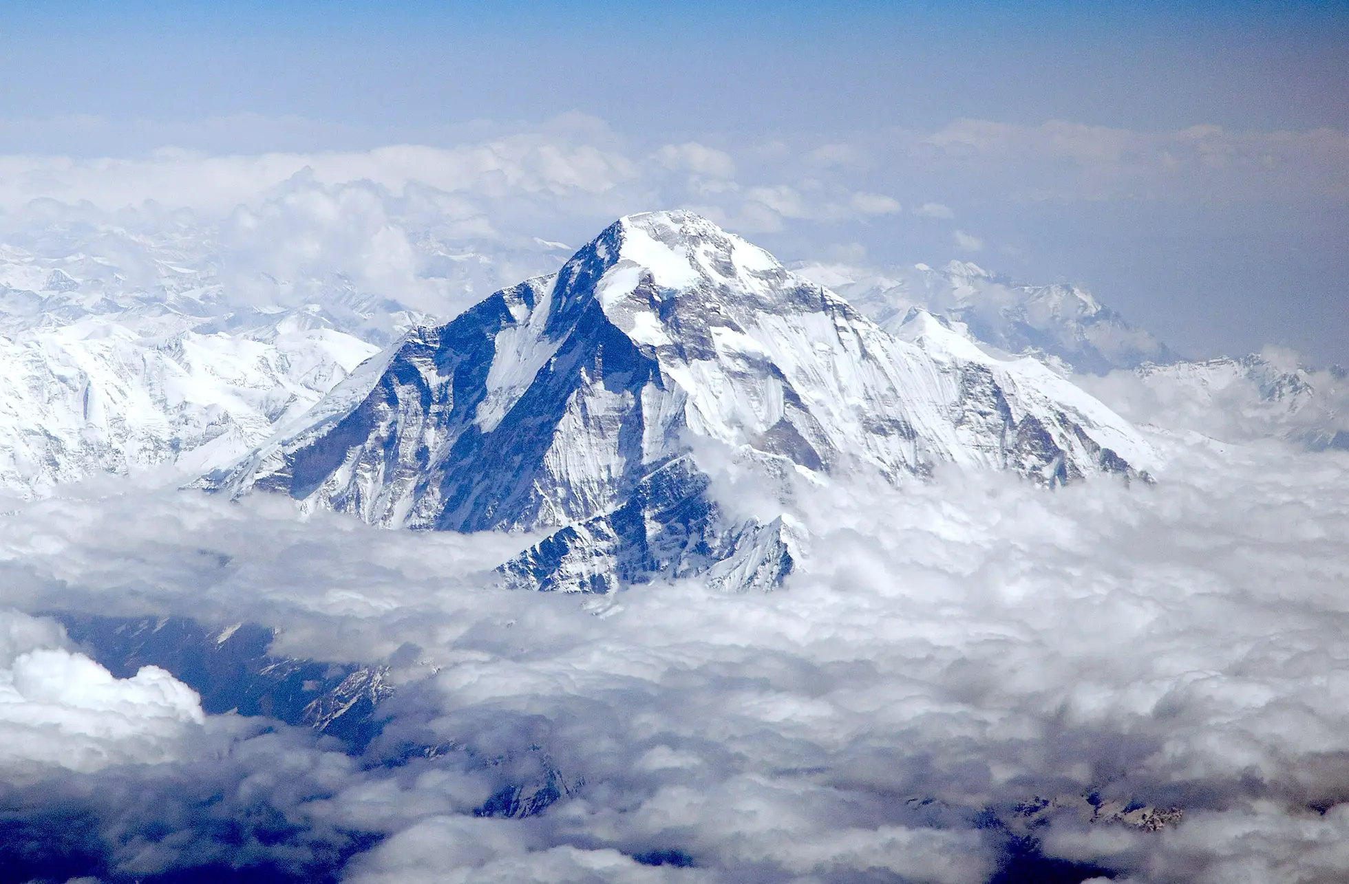 Dhaulagiri (8167 m), Blick aus dem Flugzeug / Nepal. Foto: Sergey Ashmarin – panoramio/Wikipedia