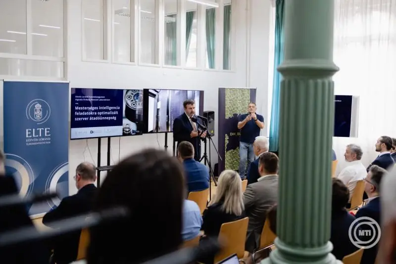 Palkovics László, Regierungsbeauftragter für Künstliche Intelligenz, bei der Vorstellung des neuen KI-Supercomputers von ELTE und DH-Lab in Budapest am 3. November 2025. Photo: MTI/Hatházi Tamás