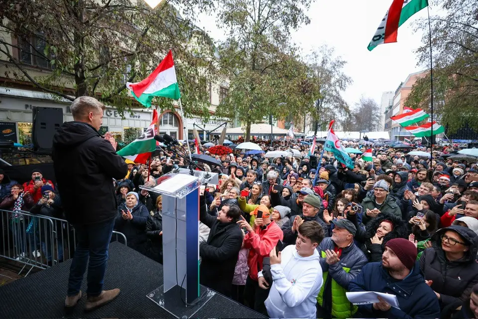 Péter Magyar mobilisiert Tausende in Debrecen am 7. Dezember 2025. (Péter Magyar/Facebook)