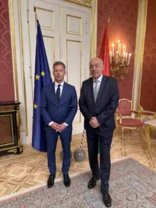 Péter Magyar während seines Gesprächs mit Staatspräsident Tamás Sulyok im Sándor-Palast. Foto: Péter Magyar / Facebook