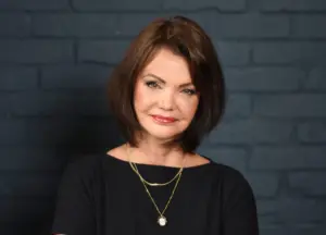 Portrait der Autorin Krisztina Tóth, Copyright bereitgestellt durch Krisztina Tóth.