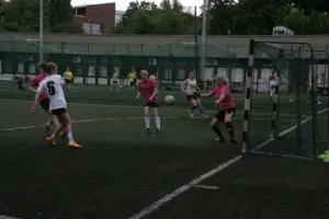 Pride Month in Budapest: Eines der Spiele während des women-only Fußball Tourniers.