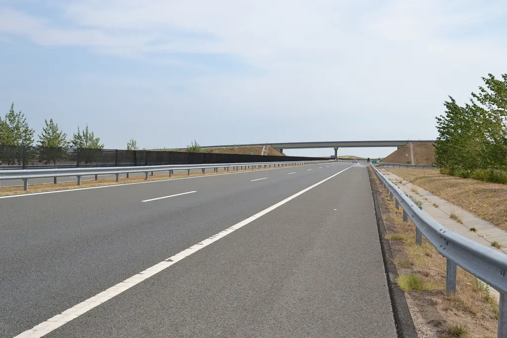 M6-Autobahn bei Dunaújváros in Ungarn, Teil eines umstrittenen Konzessionsvertrags