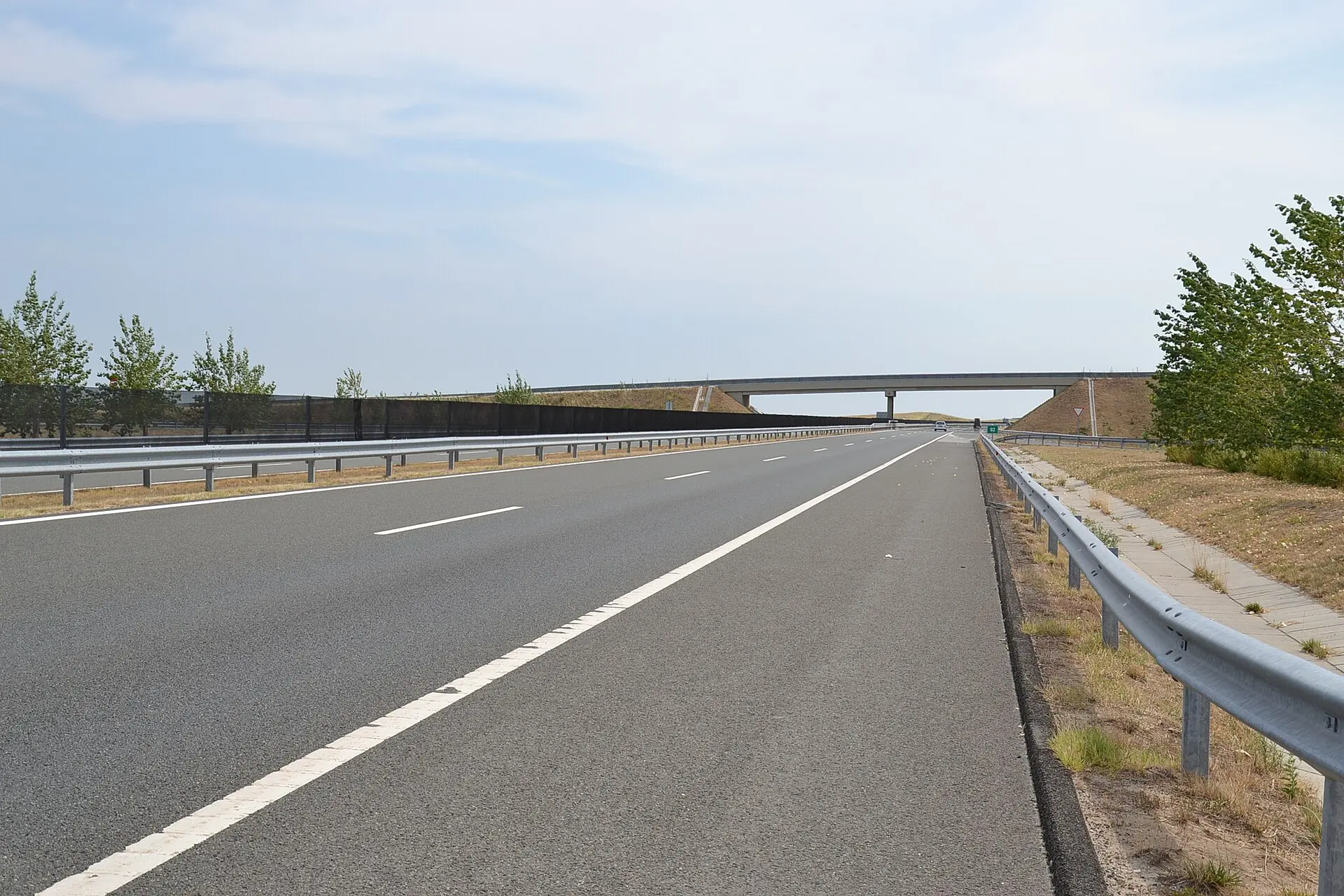 M6-Autobahn bei Dunaújváros in Ungarn, Teil eines umstrittenen Konzessionsvertrags