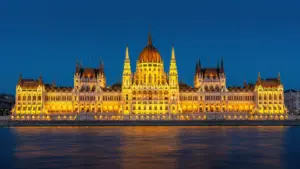 Ungarisches Parlament bei der Wahl der NVVH-Führung