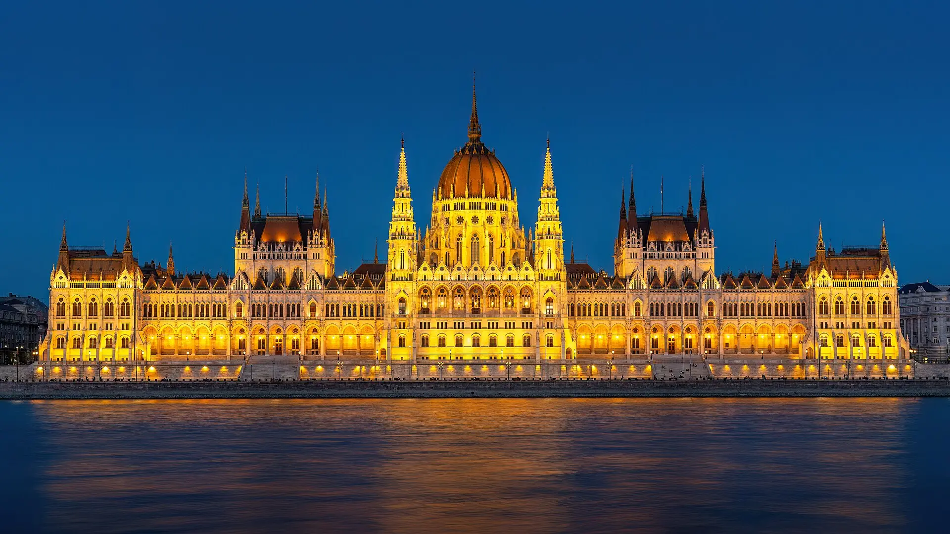 Ungarisches Parlament bei der Wahl der NVVH-Führung