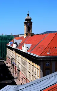 Budapester Stadtverwaltung stoppt Neueinstellungen - Finanzielle Engpässe erzwingen Maßnahmen