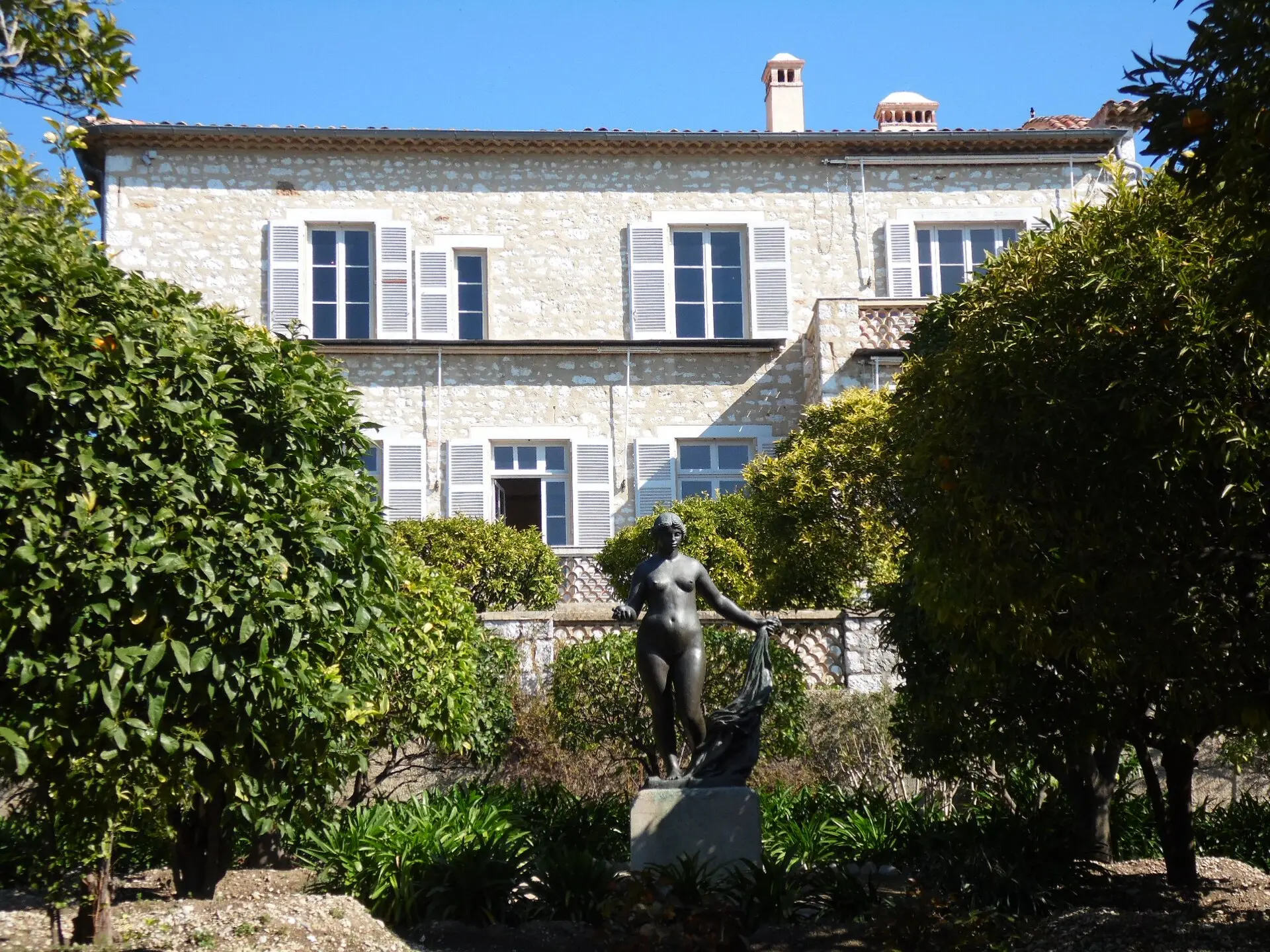 Drei Renoir-Gemälde aus französischem Museum gestohlen – eines zurückgelassen