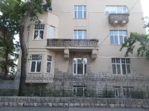 Außenministerin Anita Orbán kündigt in Budapest die Ausweisung russischer Diplomaten an.