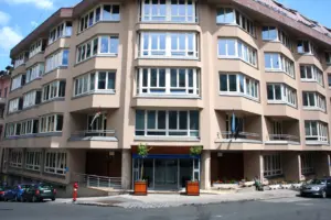 Außenansicht des Gebäudes der ungarischen Medien- und Kommunikationsbehörde NMHH in Budapest.